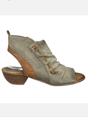 Miz Mooz Celia Grey Brown Leather Gladiator Sandals Women's Size 40 US 9